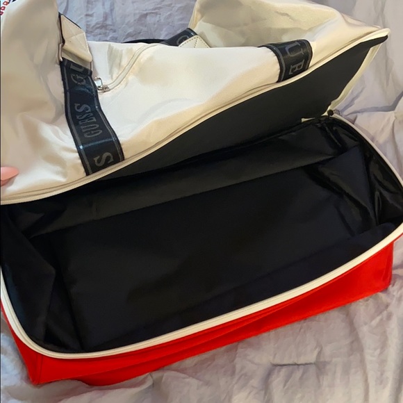 Guess Duffle Bag - Picture 4 of 8